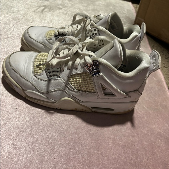 Jordan 4 - Picture 1 of 4